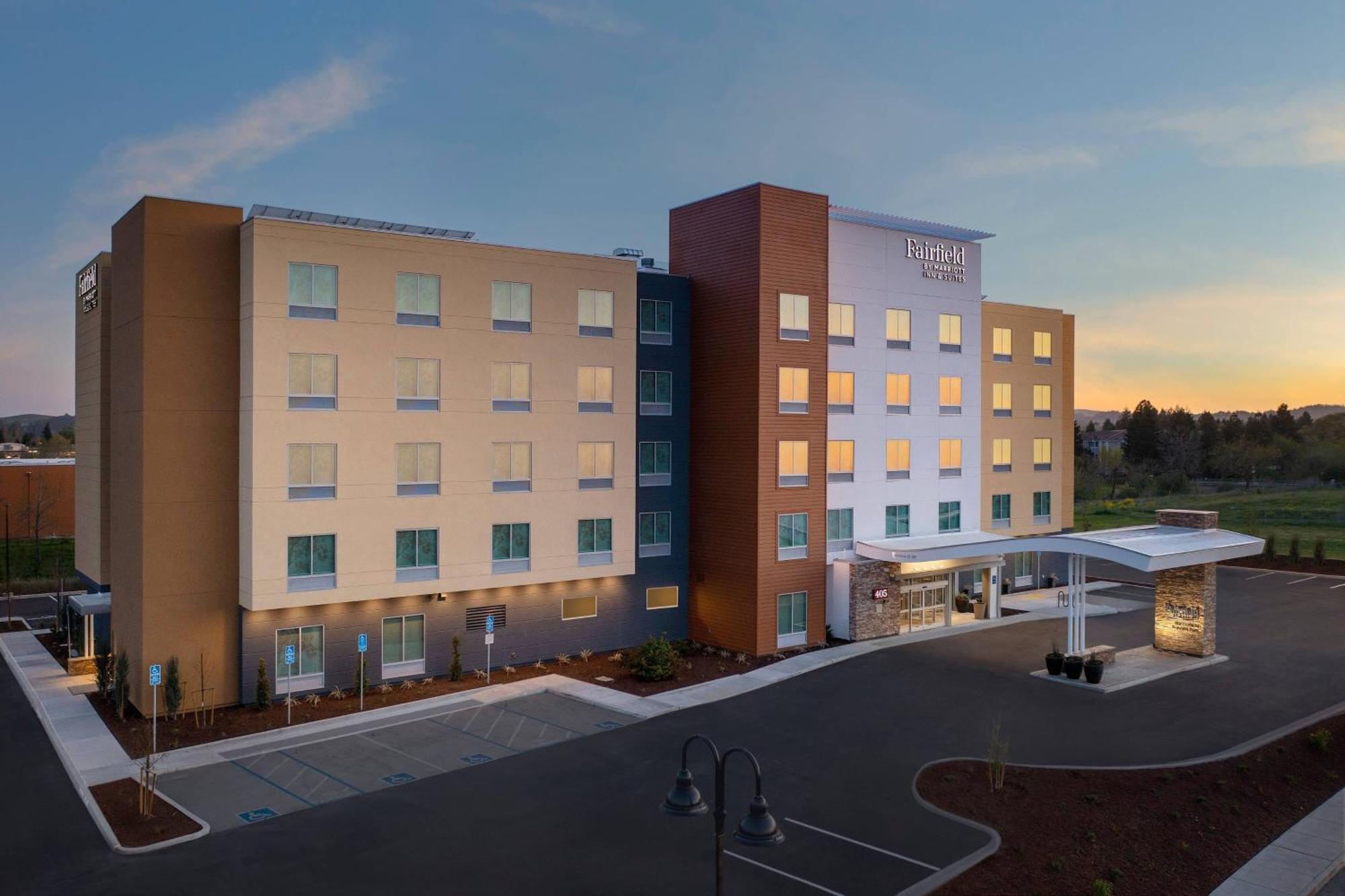 Fairfield Inn & Suites By Marriott Santa Rosa Rohnert Park Exterior foto